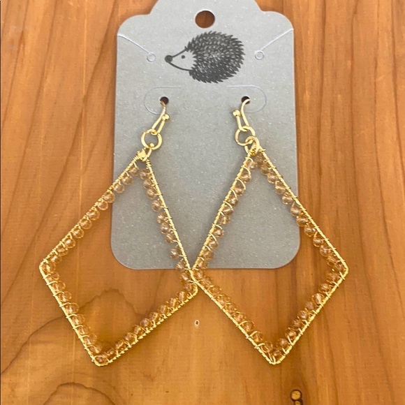 Beige/gold beaded fashion earrings - Picture 1 of 3